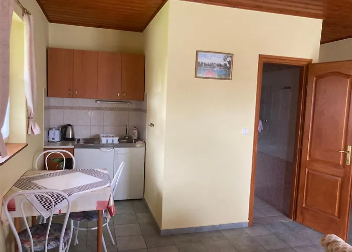 Lägenhet Eden Apartman *